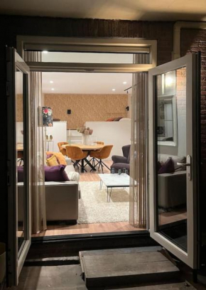 Volendam Lakeside Retreat - 20 min from Amsterdam